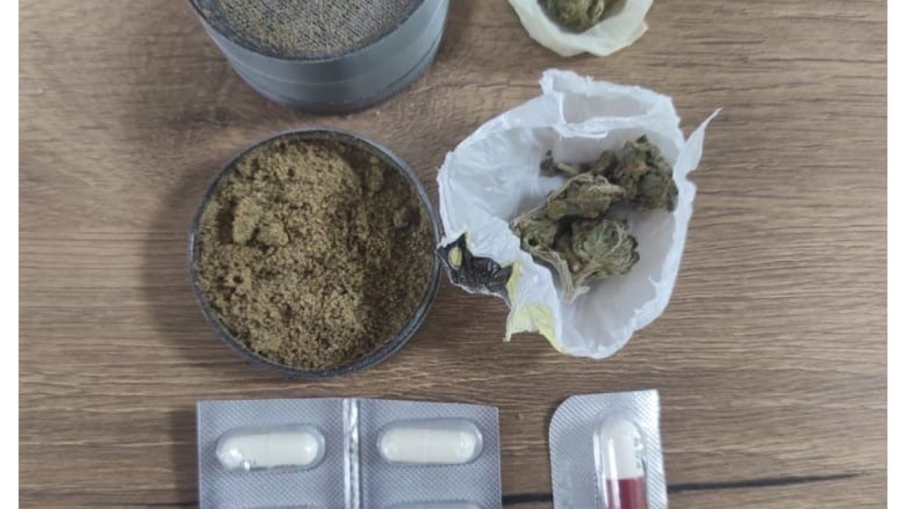 Reyhanlı’da durdurulan araçta uyuşturucu ve kurusıkı tabanca ele geçirildi