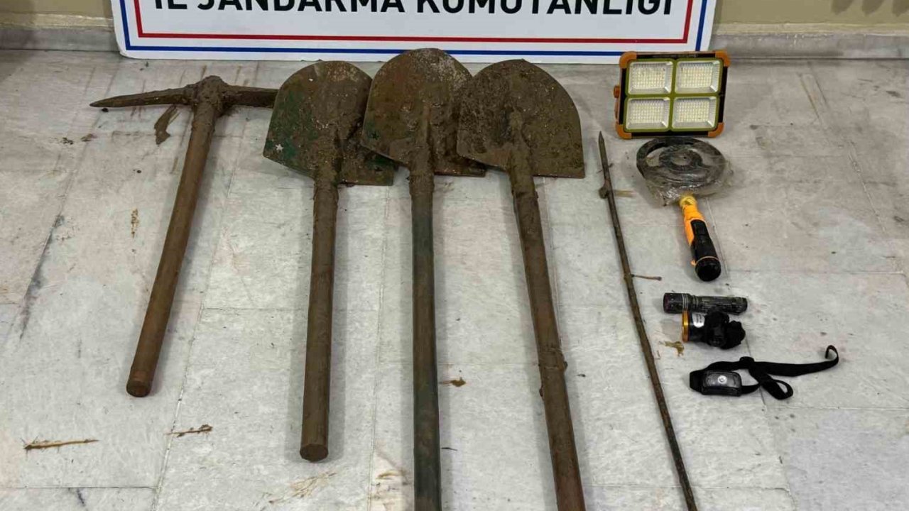 Efeler’de kaçak kazıya suçüstü