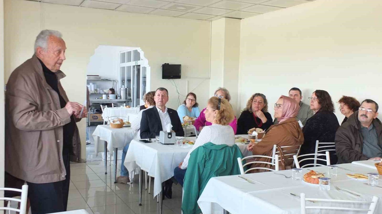 Burhaniye’de Yüksek Öğrenim Derneği üyeleri kahvaltıda buluştu