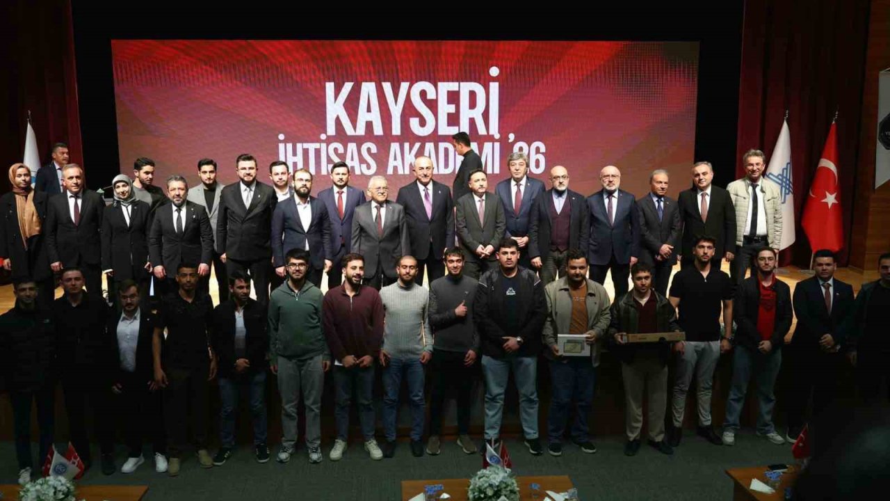 Önceki dönem Dışişleri Bakanı Çavuşoğlu, KAYÜ’de konferans verdi