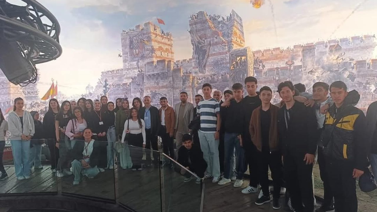 Kahta Belediyesi’nden öğrencilere gezi programı