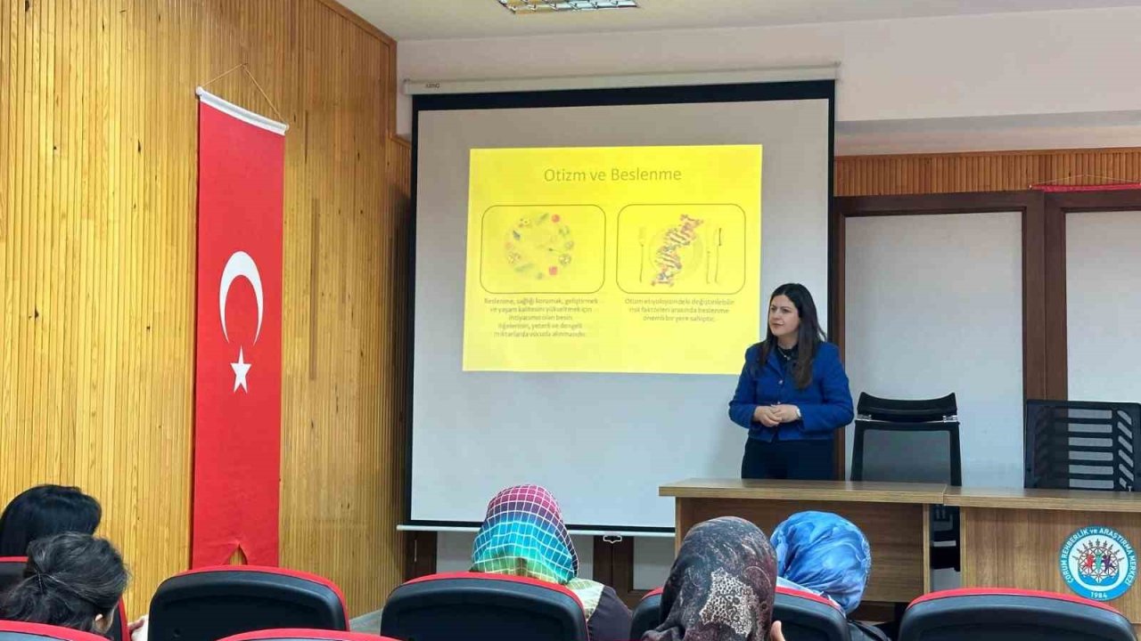 Hitit Üniversitesi Bilim Kafe’de otizm ve beslenme konuşuldu