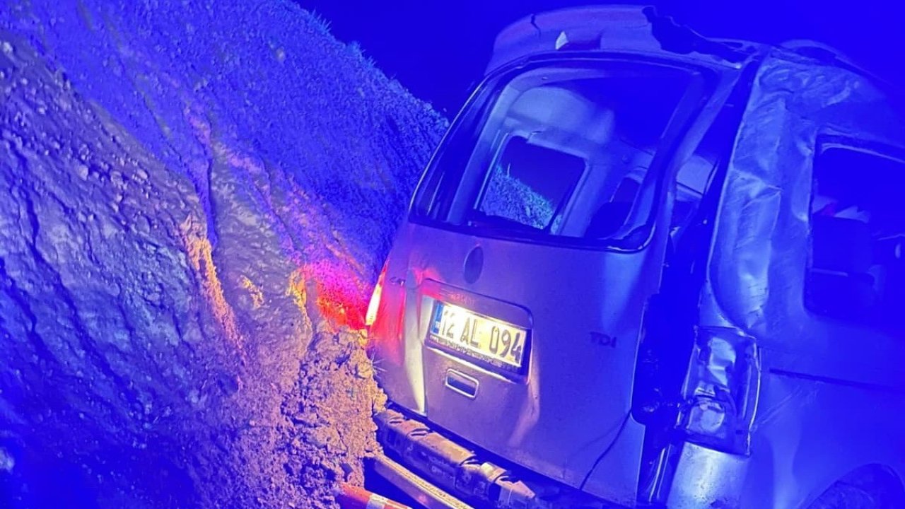 Hafif ticari araç şarampole yuvarlandı: 2 yaralı