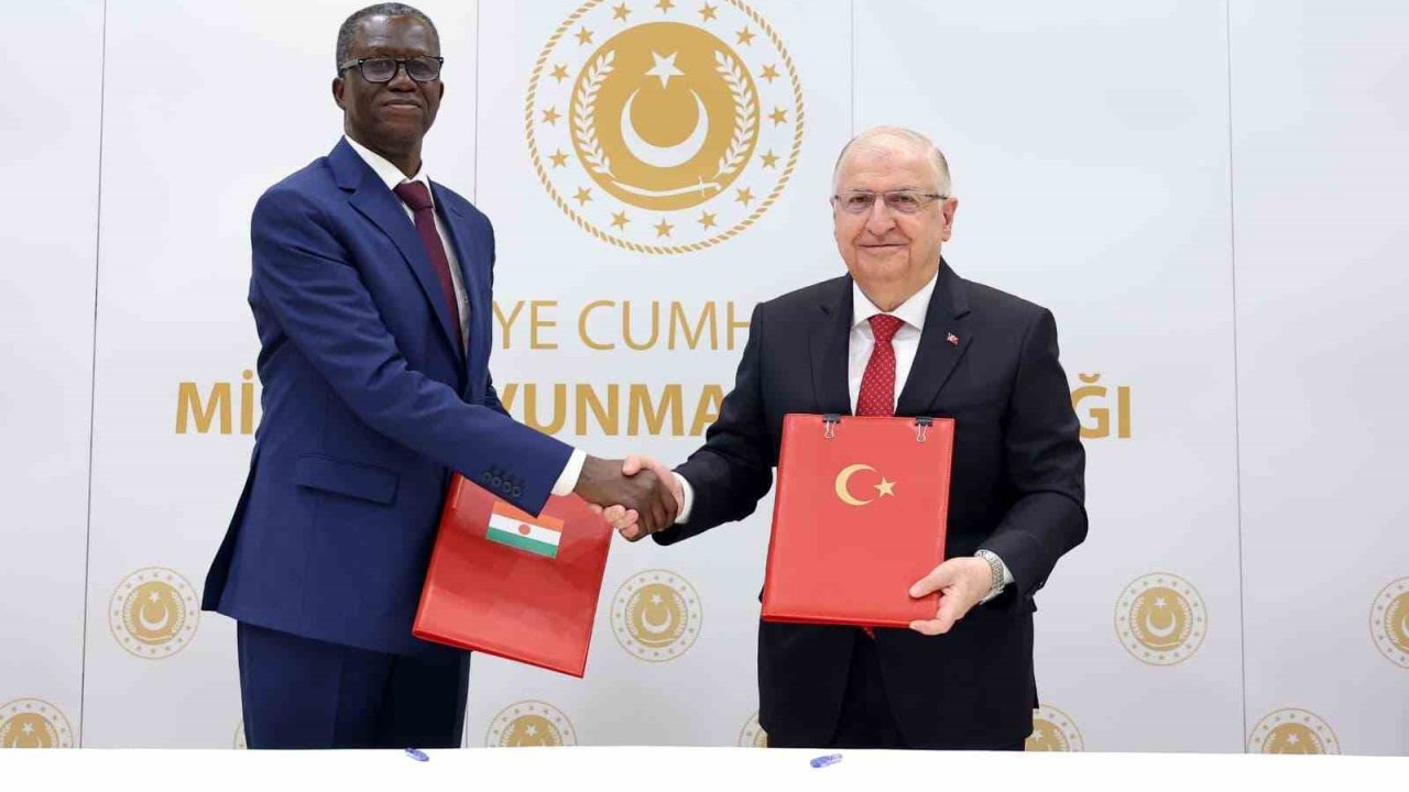 Bakan Güler, Nijer Savunma Bakanı Mody’i askeri törenle karşıladı