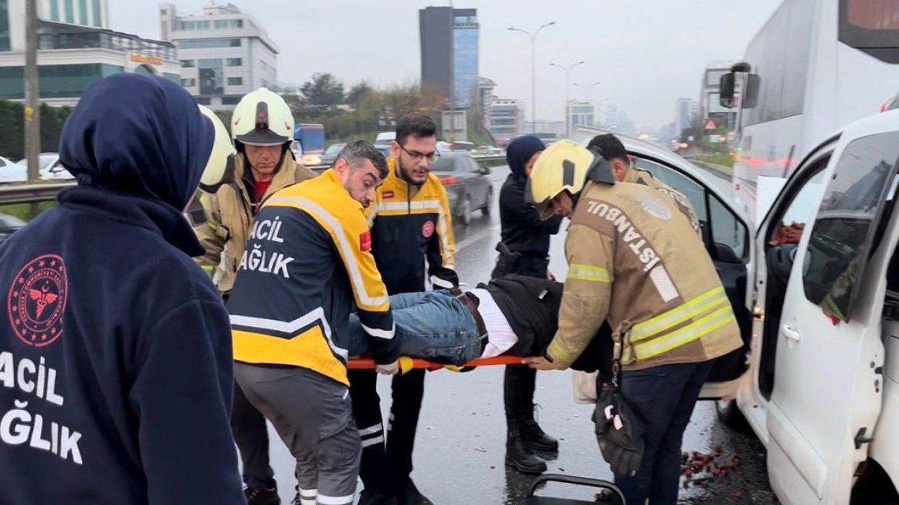 Maltepe’de hafif ticari araç, servis minibüsüne arkadan çarptı: 1 yaralı