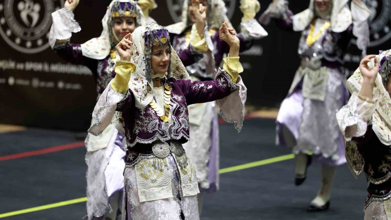 Aydın Büyükşehir Belediyesi Halk Oyunları ekibinden birincilik