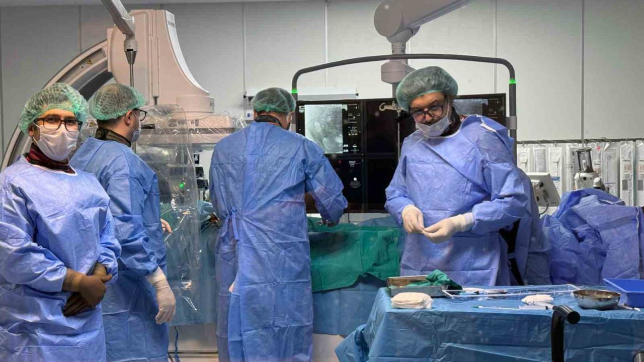 MEAH’ta kapalı sistemle yüksek riskli 4 hastanın kalp kapağı değiştirildi