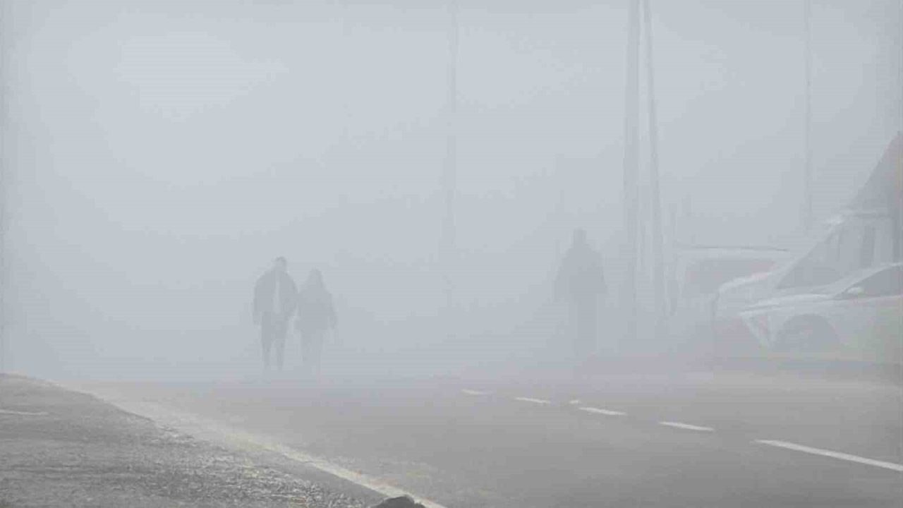 Diyarbakır’da sis görüş mesafesini 20 metreye kadar düşürdü
