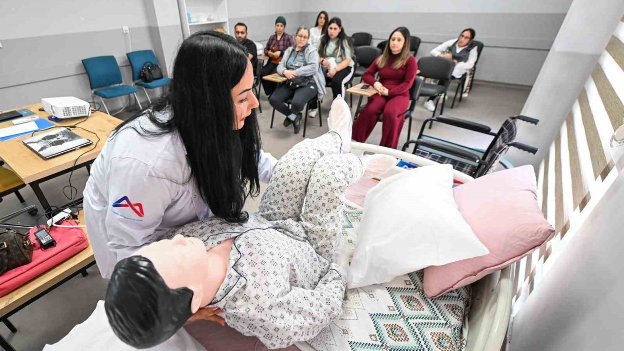 Mersin’de ücretsiz kurslar istihdamın yolunu açıyor