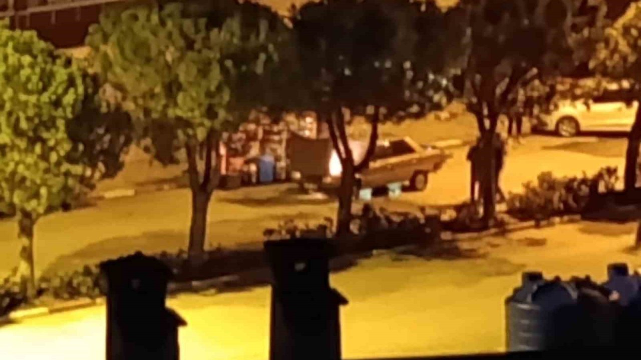 Kale’de seyir halindeki araç alev alev yandı