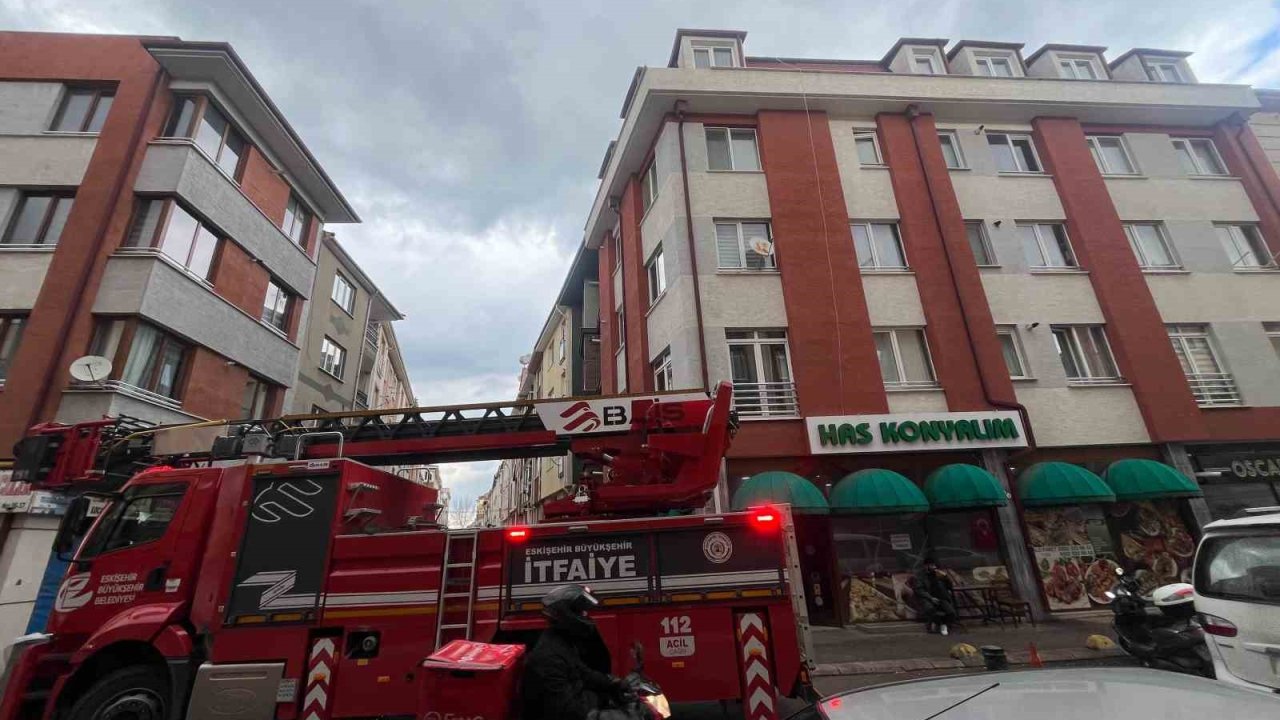 Pide salonunun bacasında çıkan yangın korkuttu