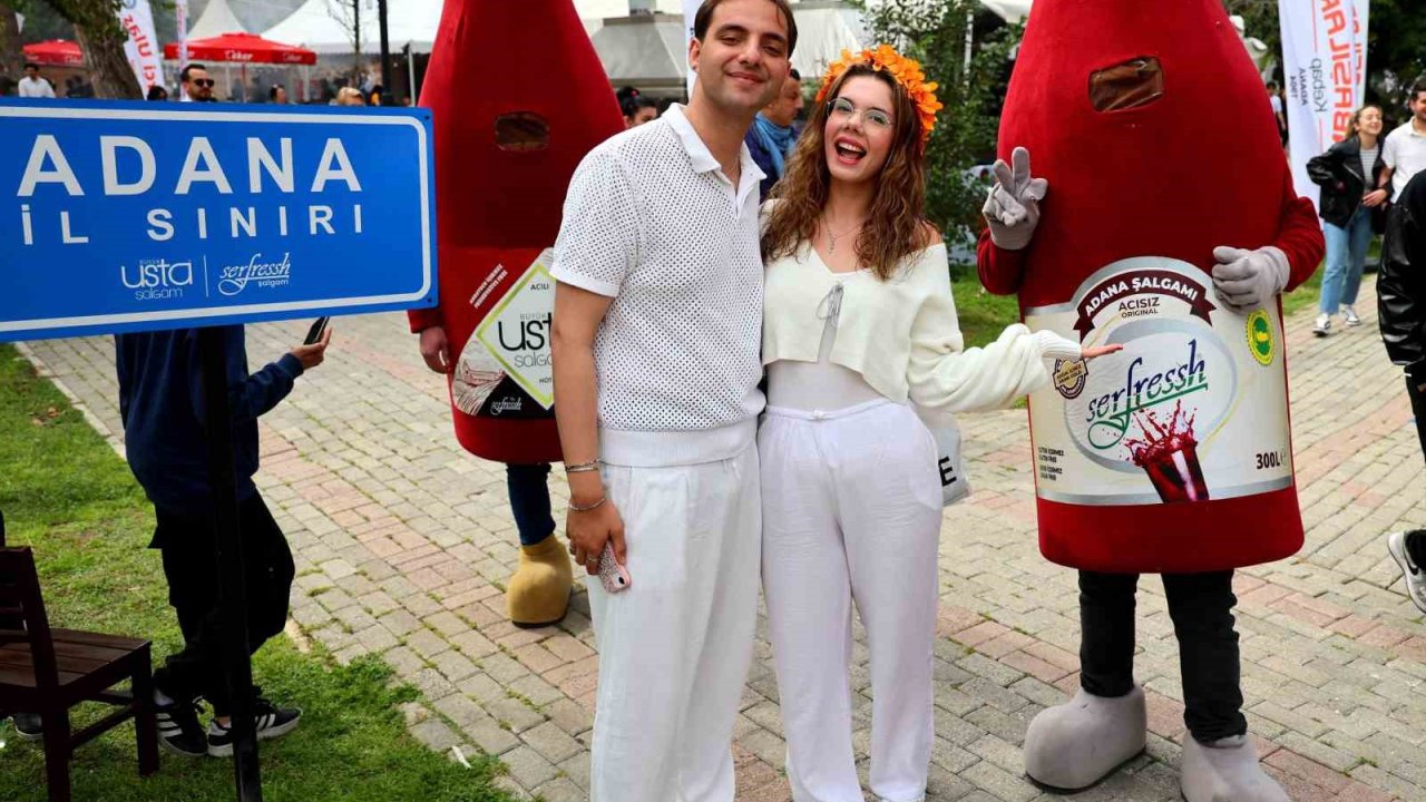 Adana’nın tescilli lezzeti şalgam, karnavalın gözdesi oldu