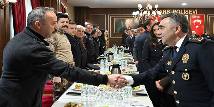 Kars Emniyet Müdürlüğü, emekli emniyet mensuplarıyla Polisevi’nde bir araya geldi.