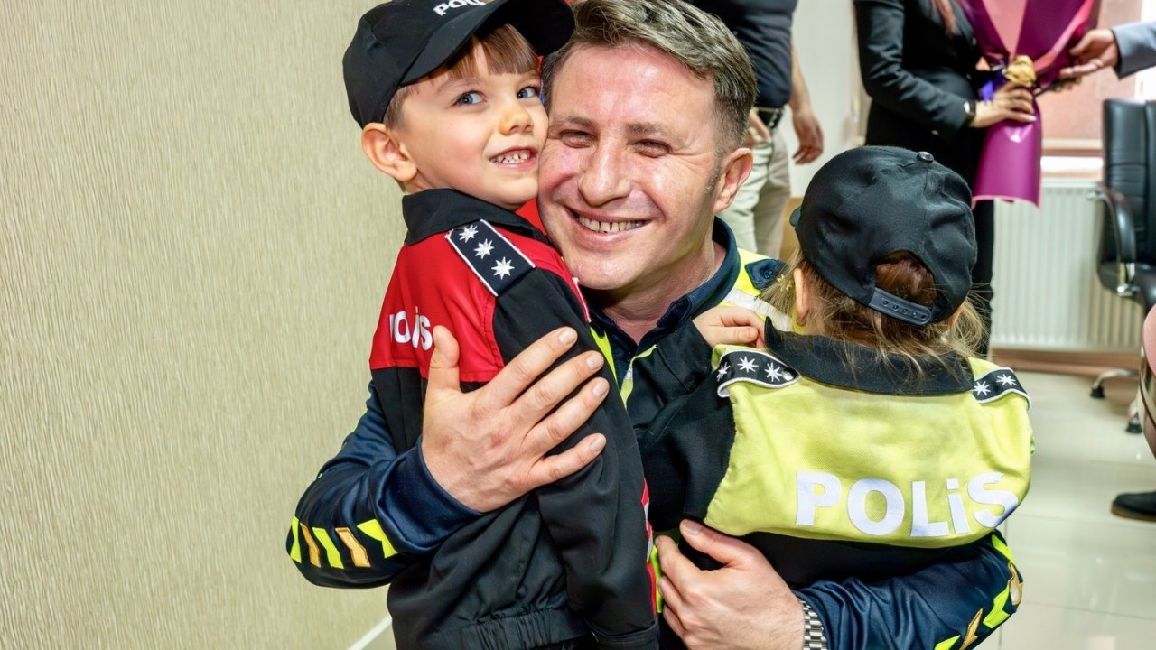 Bilecik’te anaokulu öğrencilerinden polislere 181’inci yıl sürprizi