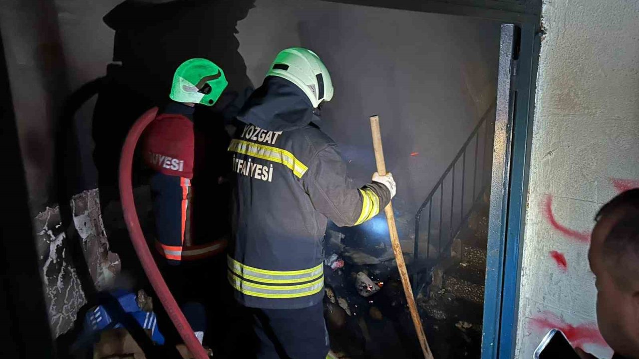 Yozgat’ta metruk binada çıkan yangın kısa sürede söndürüldü