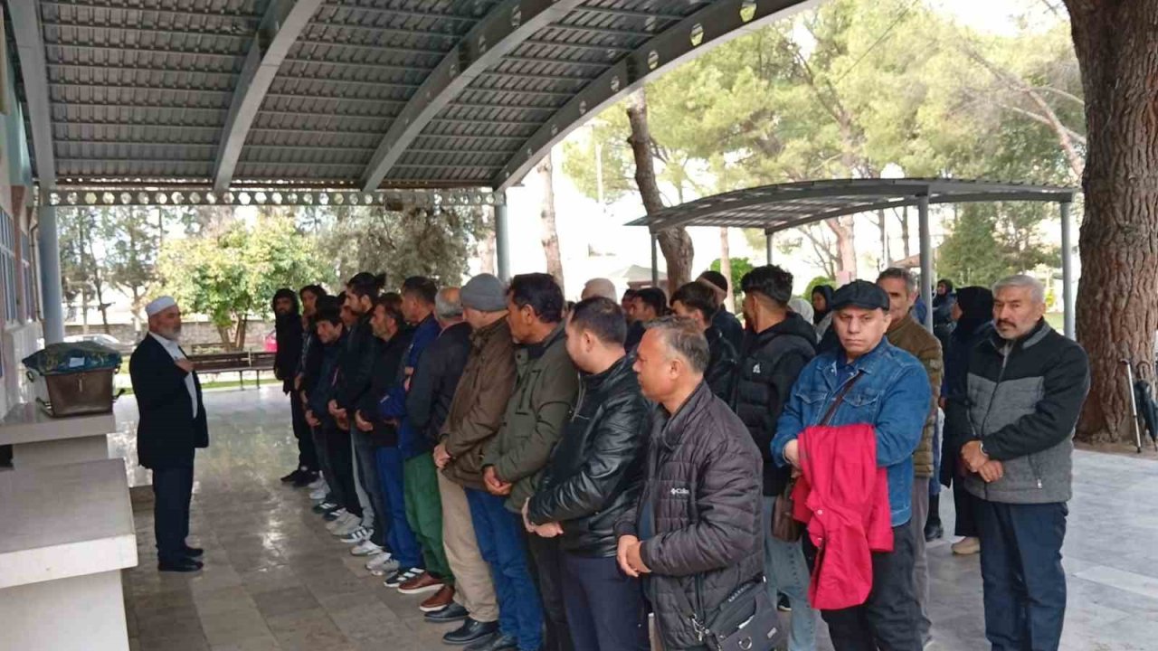 Bot faciasında hayatını kaybeden Afgan çocuk Denizli’de toprağa verildi