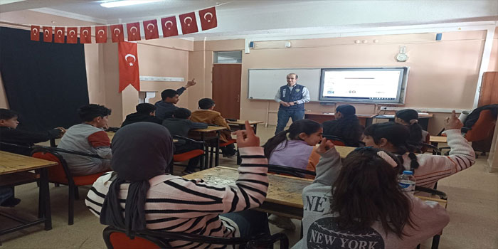 Kars’ta Öğrencilere Siber Güvenlik Eğitimi Verildi
