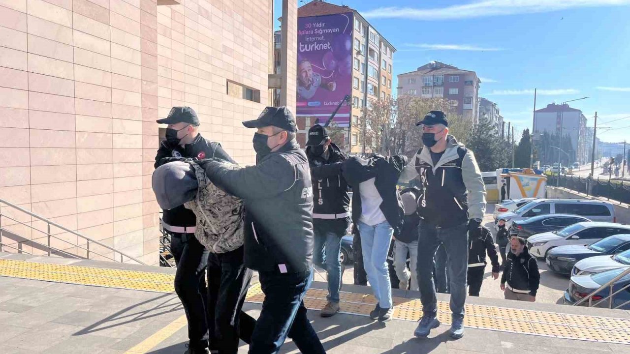 Eskişehir merkezli 6 ilde uyuşturucu operasyonunda 14 tutklama