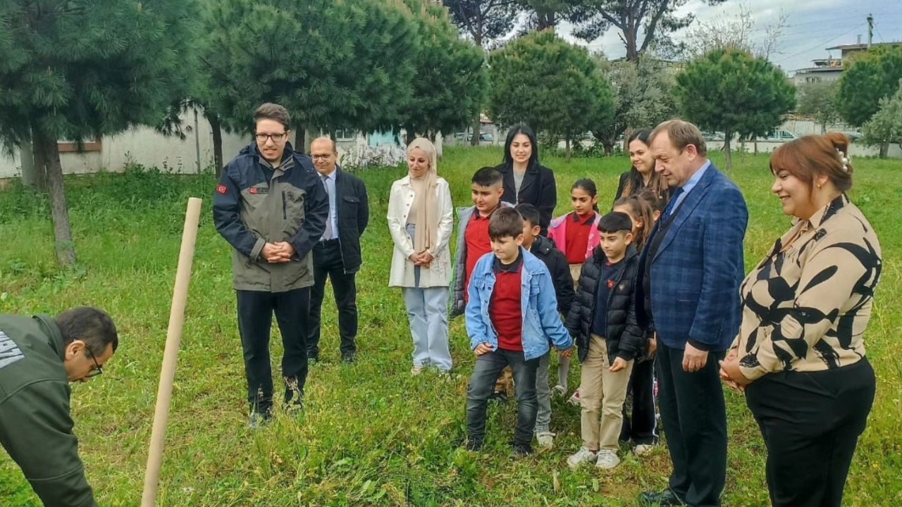 Germencik’te özel öğrenciler Orman Haftası’nda fidan dikti