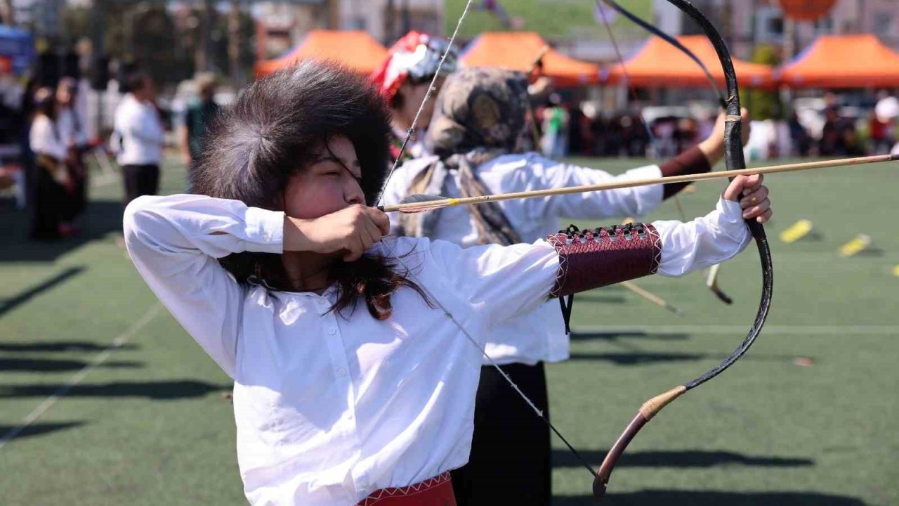 Mersin’de geleneksel okçuluk şöleni: 13 ilçeden 150 sporcu katıldı