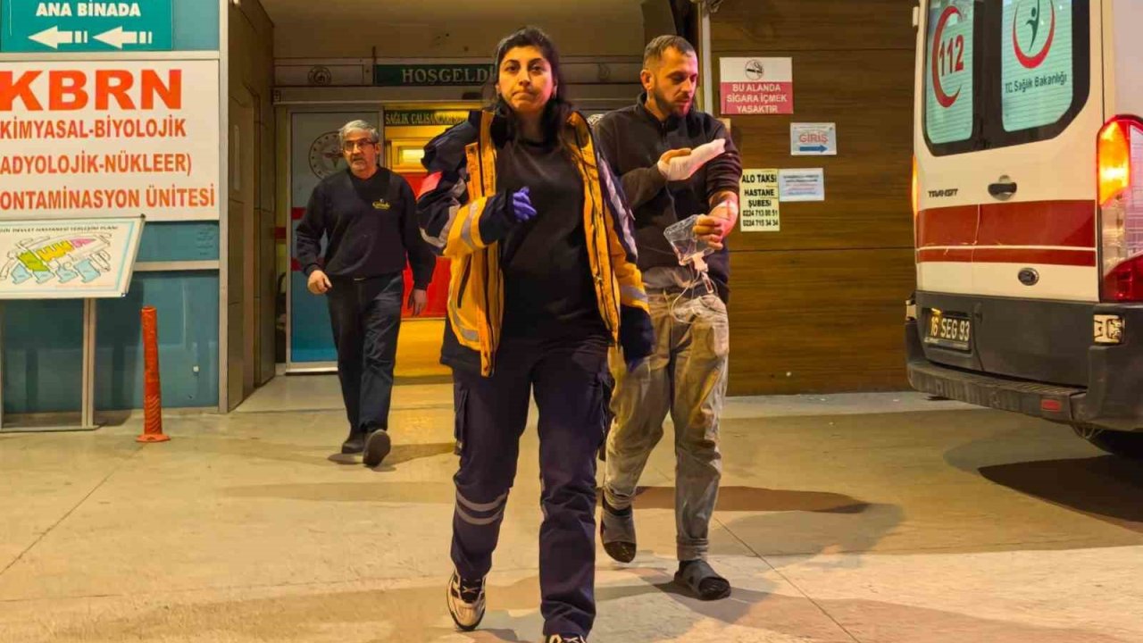 Elini karma makinesine kaptırdı