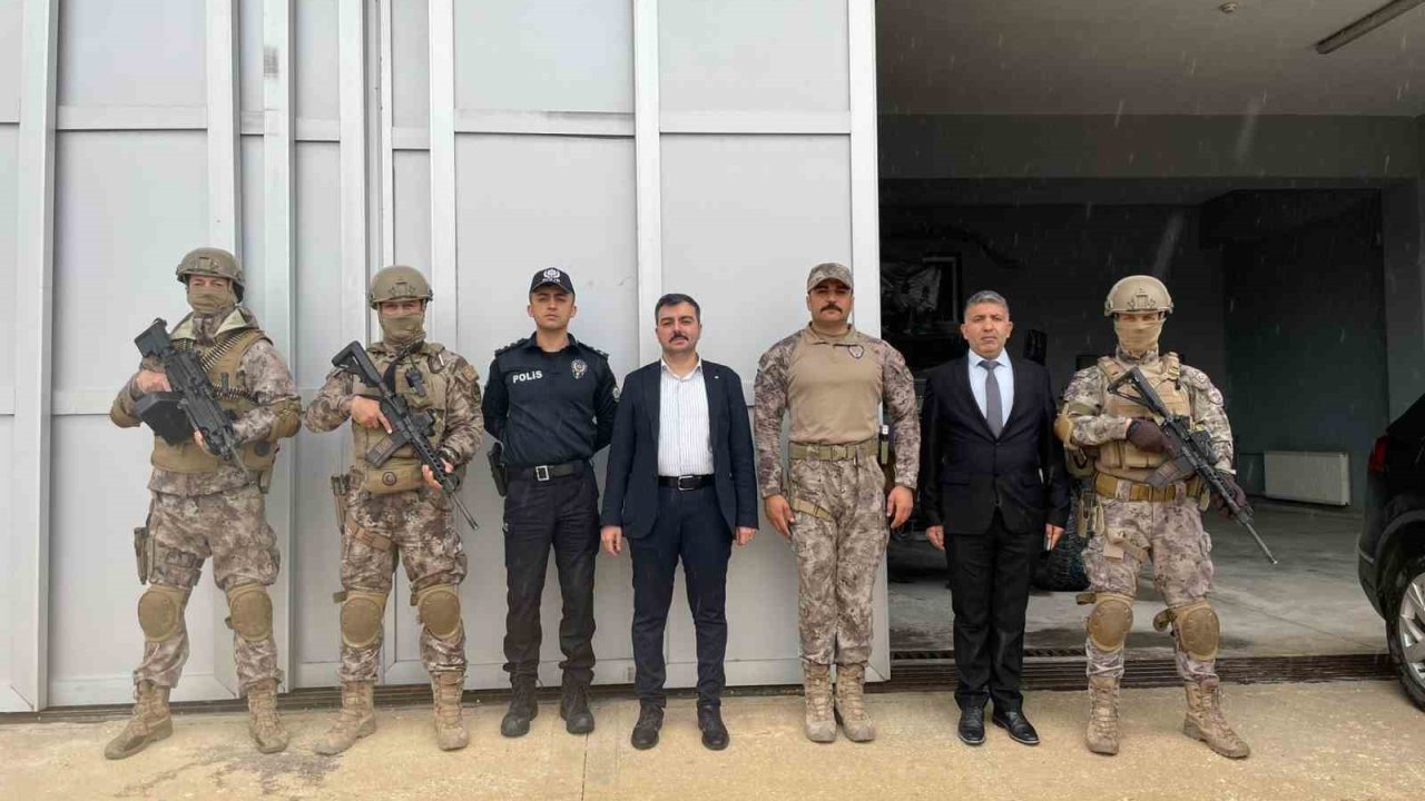 Dicle Kaymakamı Atış, emniyet personeli ile bir araya geldi