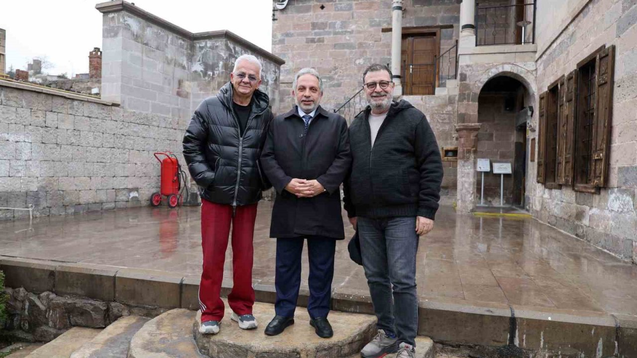 Zafer Algöz’den Sahaaflar Çarşısı’na tam not