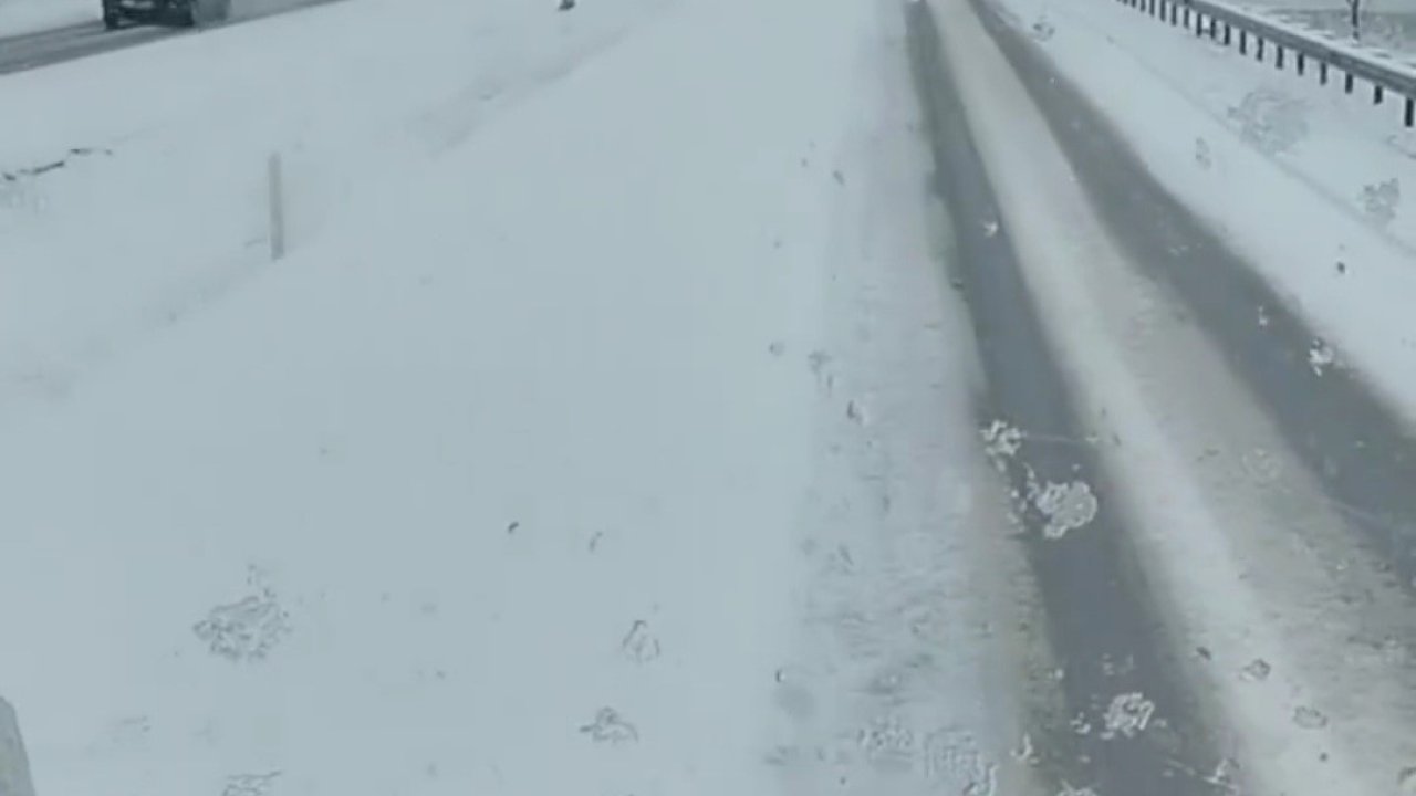 Yozgat’ta karayolları ekipleri kar mesaisinde