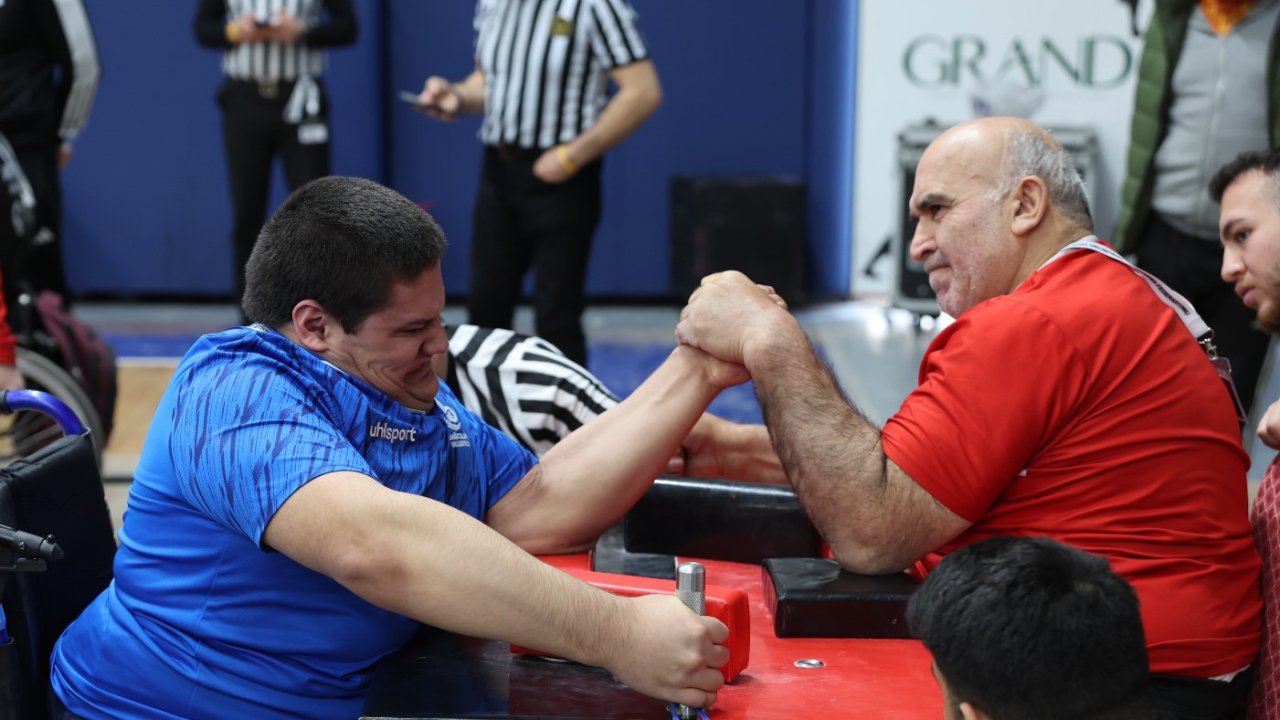 Bağcılarlı demir bileklerden büyük başarı: 14 madalya kazandılar