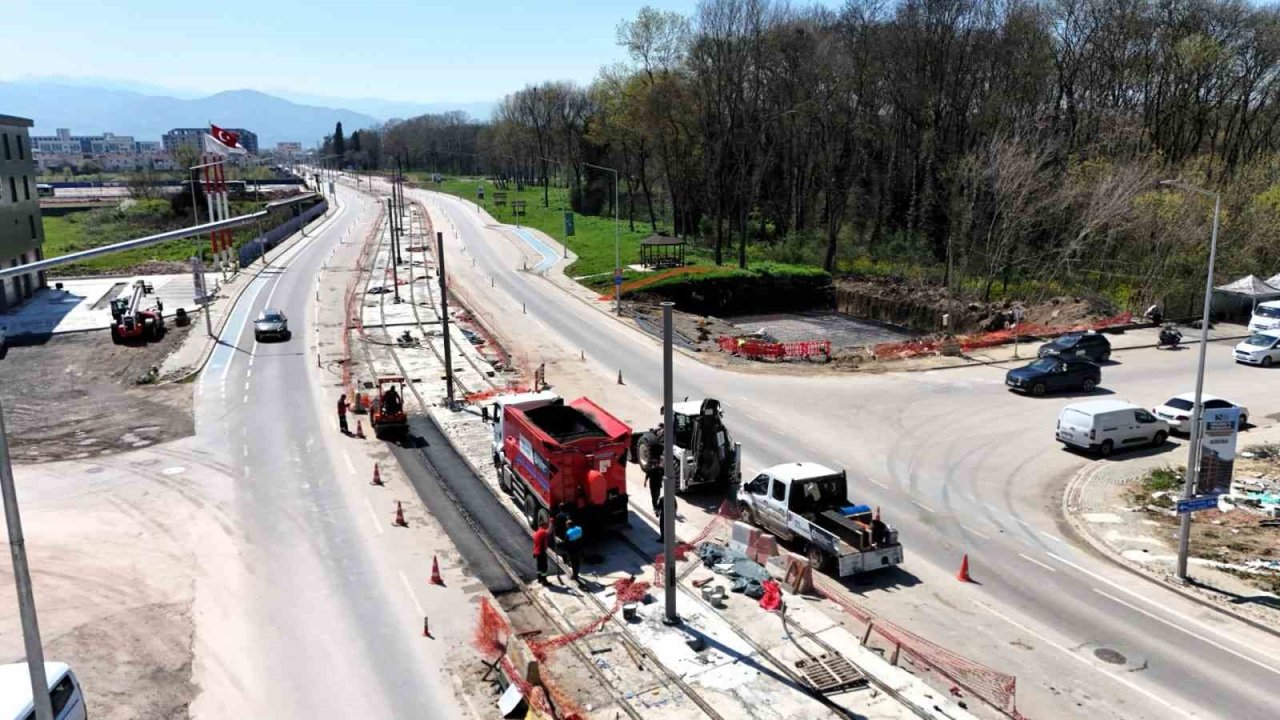Kartepe Tramvay Hattı’nda duraklar kurulmaya başlandı