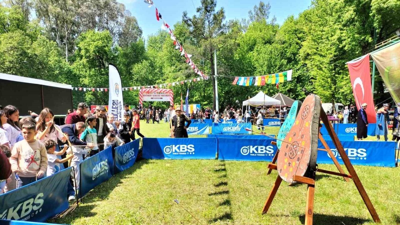 Köyceğiz’de gönüllü eğitmen, geleneksel okçuluğu halka sevdiriyor