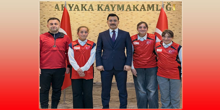 Akyaka’da şampiyon sporcular kaymakamlıkta ağırlandı