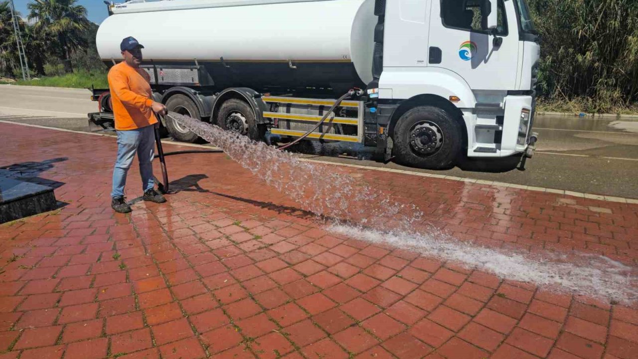 Çukurova Belediyesi’nden park ve yeşil alanlarda yoğun mesai