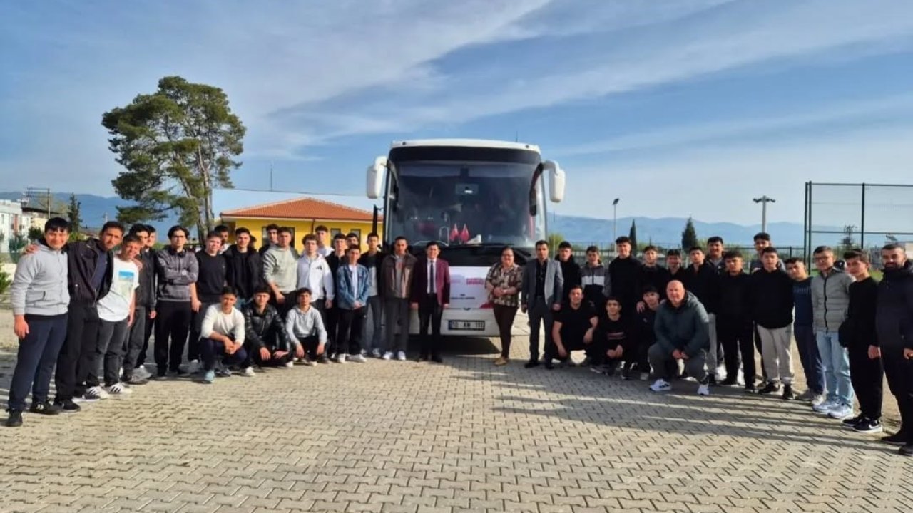 Yenipazarlı öğrenciler Çanakkale’ye uğurlandı