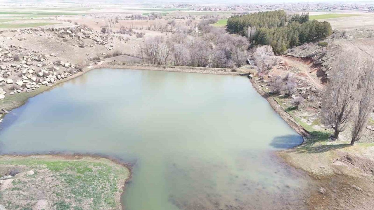 Tomarza’da yağışlar barajları doldurdu, çiftçinin yüzü güldü