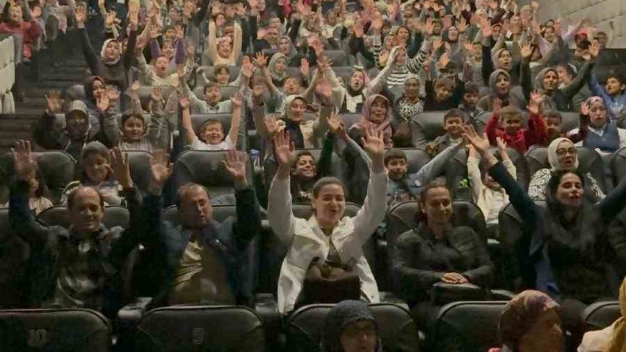 Dörtyol’da ilkokul öğrencileri sinemayla tanıştı