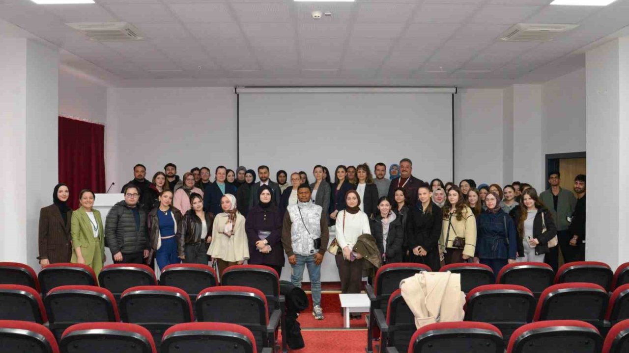 Bilecik İl Sağlık Müdürü Dr. Ferhat Damkacı bilgi ve tecrübelerini öğrencilerle paylaştı