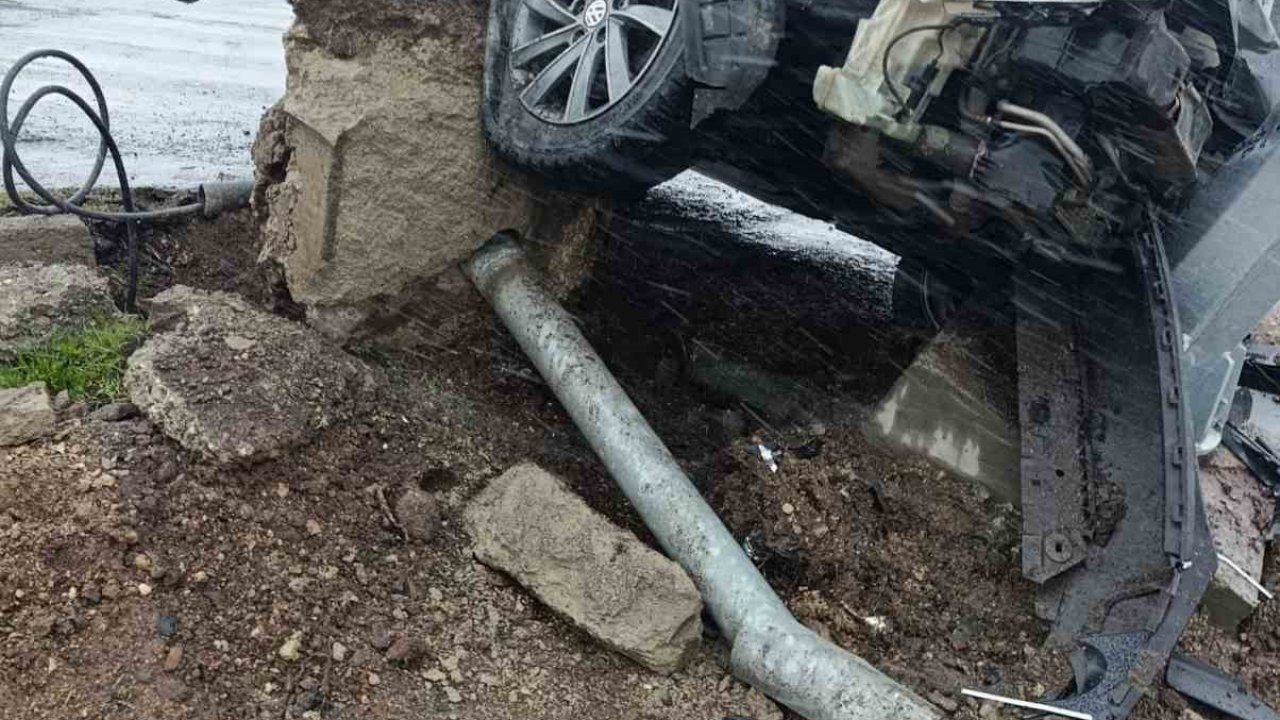 Patnos’ta yağışlı hava kazayı beraberinde getirdi:2 yaralı