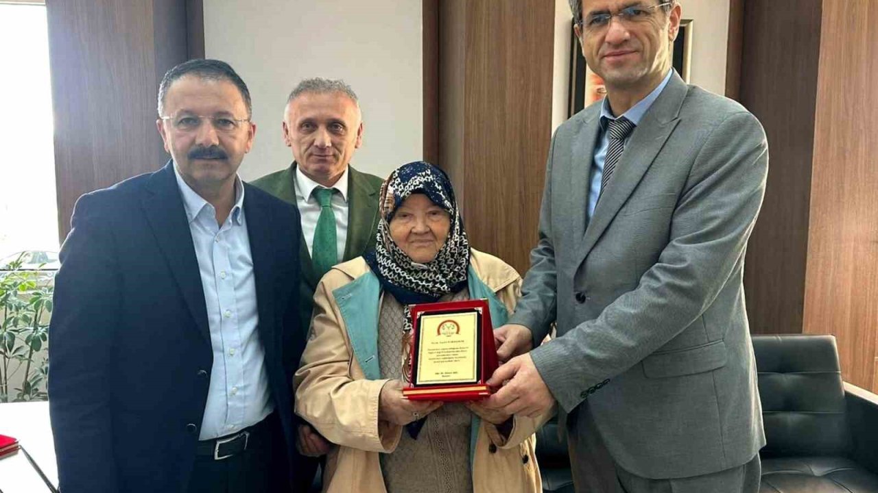 Gurbetçi anne ve oğlundan memleketine sağlık desteği