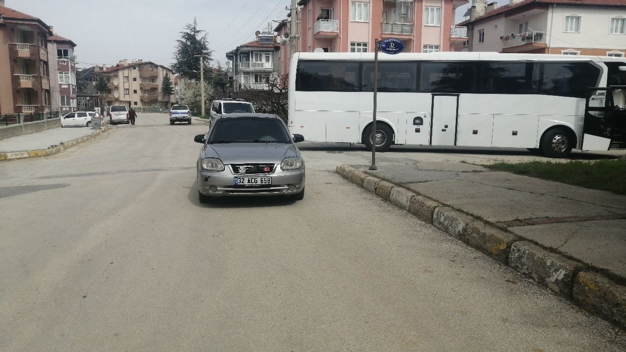Isparta’da otomobil ile tur otobüsü çarpıştı: 1 yaralı
