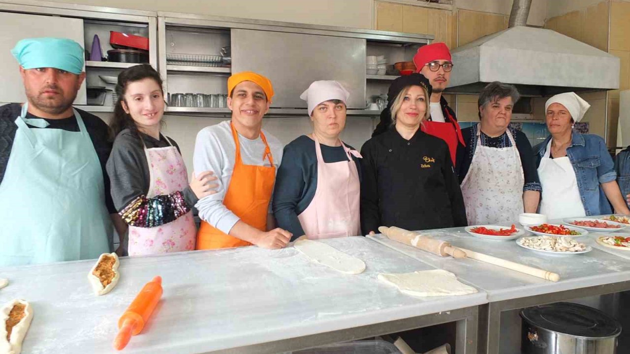 Balıkesir’de özel gençler mutfağa girdi pide ve pizza yaptı