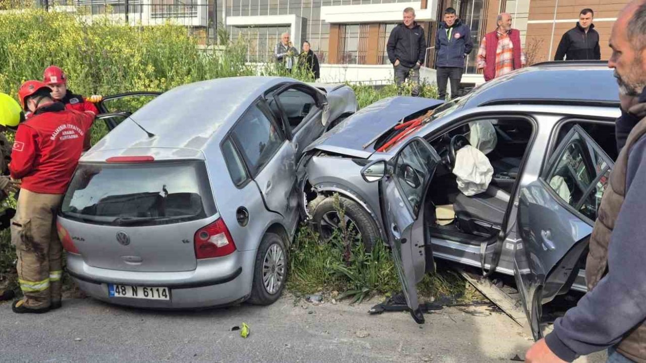 Susurluk’ta çift taraflı trafik kazası: 4 kişi yaralandı