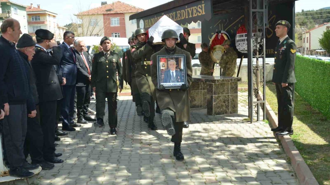 Kıbrıs gazisi, askeri törenle son yolculuğuna uğurlandı