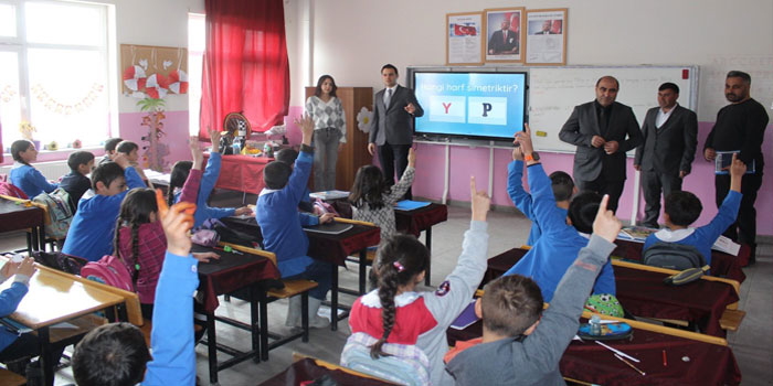 Selim Kaymakamı Mehmet Ali Semiz köy okullarını ziyaret etti