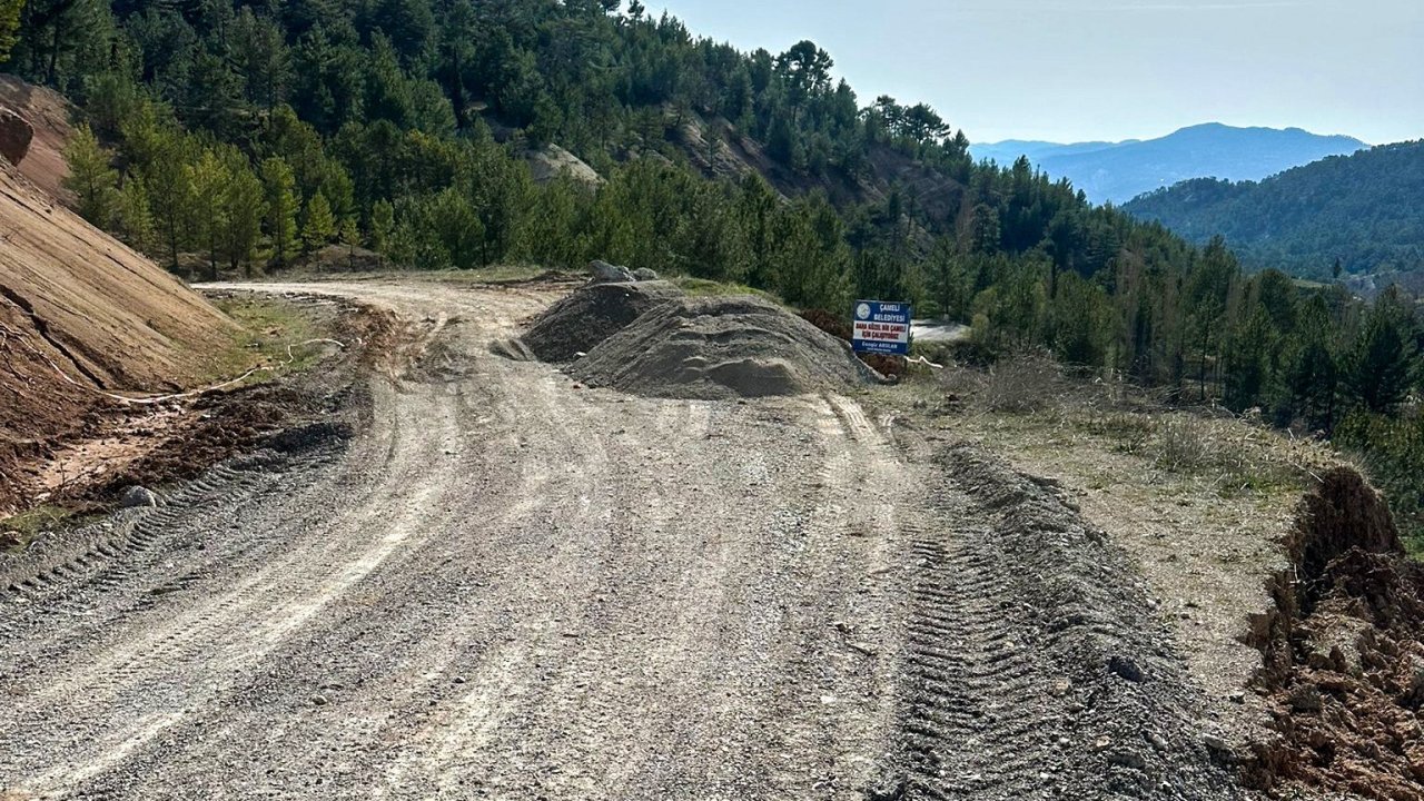 Çameli Belediyesinden aralıksız yol çalışması