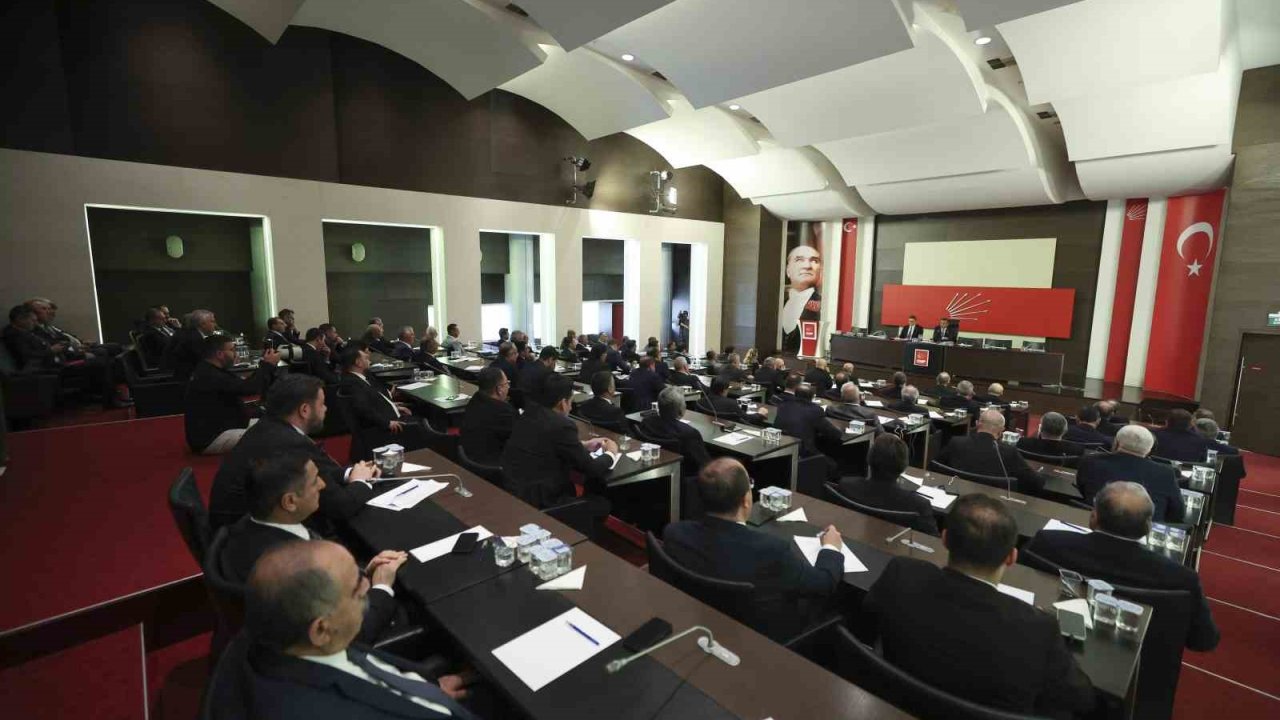 CHP Genel Başkanı Özel, il başkanları toplantısına başkanlık etti