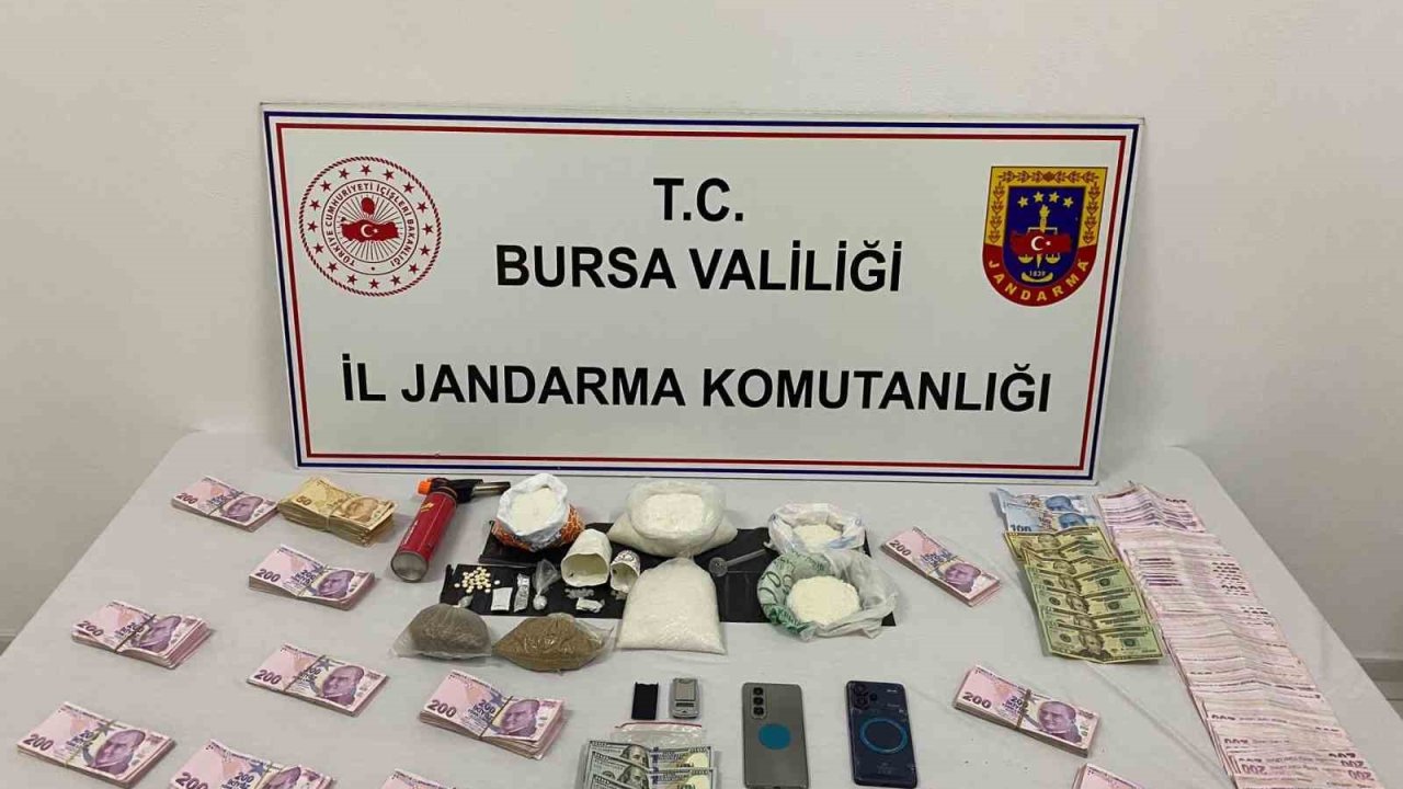Bursa’da dev uyuşturucu operasyonu, kilolarca madde ele geçirildi 2 kişi tutuklandı