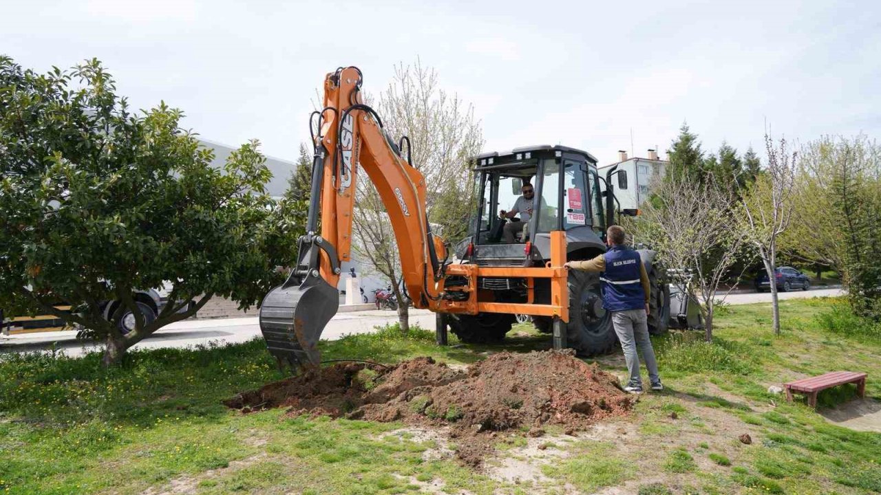Bilecik Belediyesine hibe edilen kepçe ilk kez okulda kullanıldı