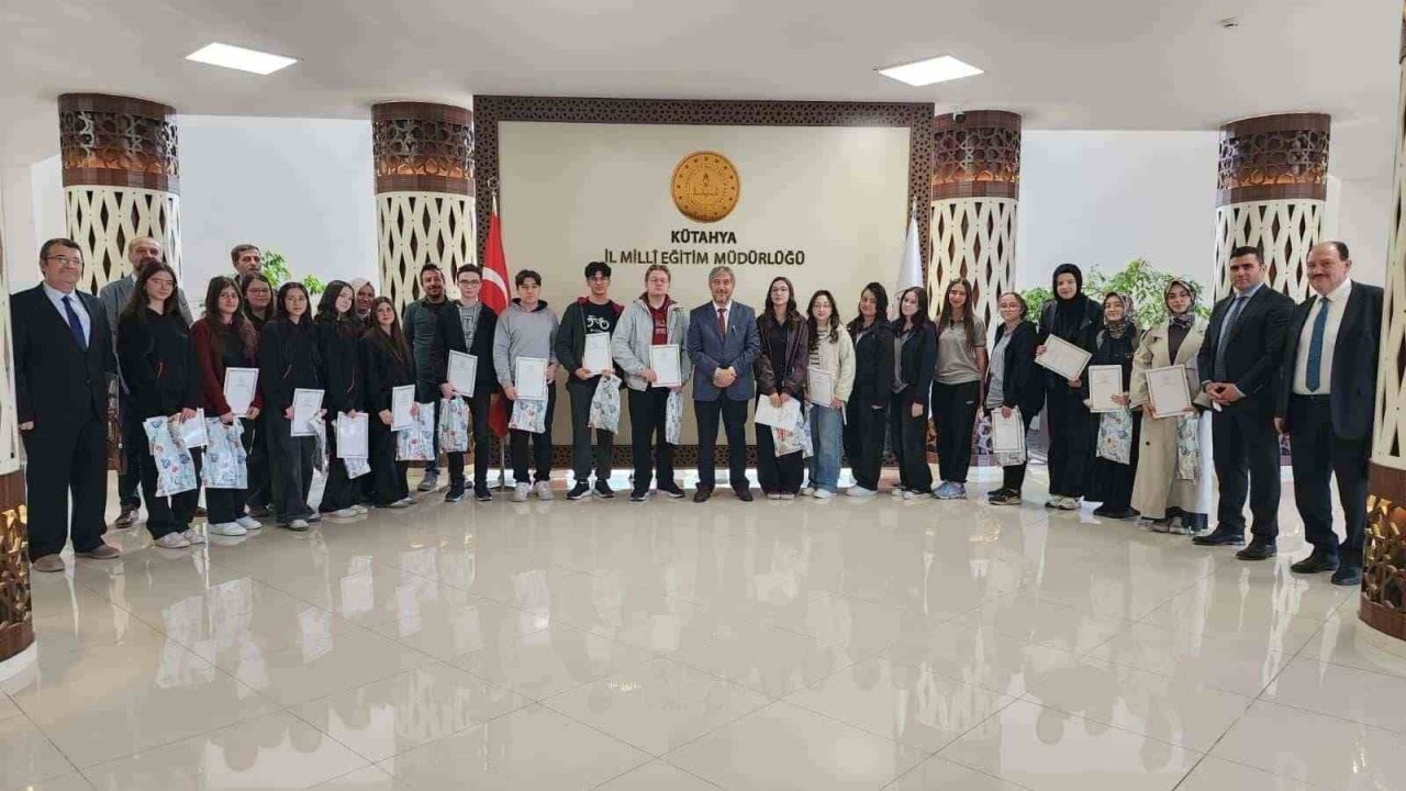 Kütahya’nın başarılı öğrenciler ödüllendirildi