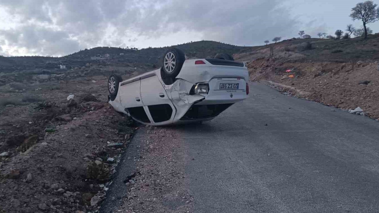 Ters dönen otomobilin sürücüsü, aracı bırakarak kaçtı